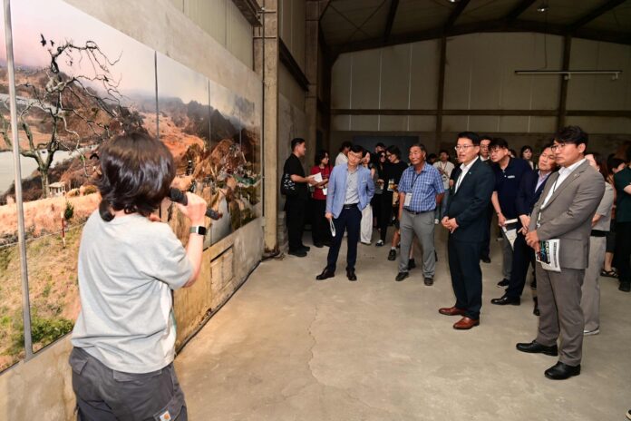 b57eeb75-5ccc-4278-a976-e70dfdda3c07