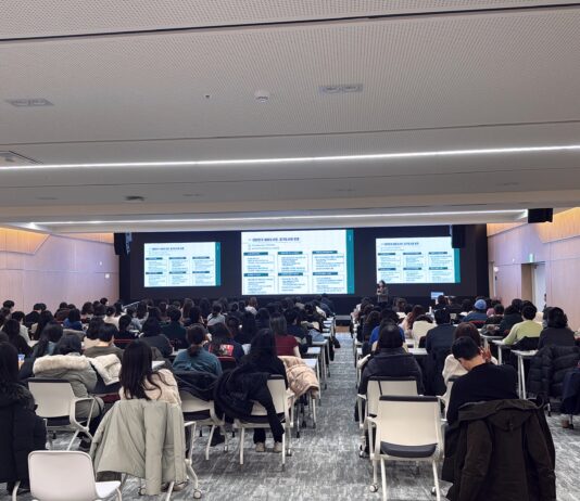 경기도서관 개관 후 첫 정책 회의. 도서관 거버넌스 논의